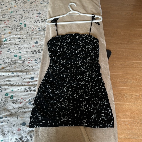 Rouched black and white floral dress - Picture 2 of 4